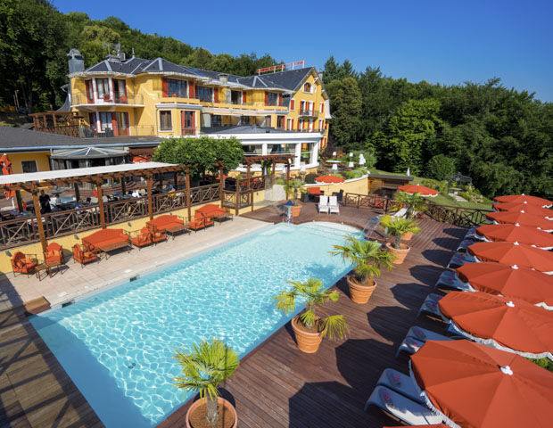 Hôtel les Trésoms, lake and Spa Resort - Piscine exterieure