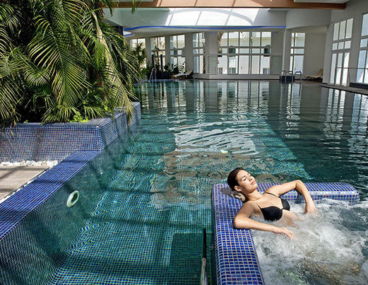 Watsu : bien-être général en milieu aquatique - Royal Kenz Hôtel Thalasso & Spa